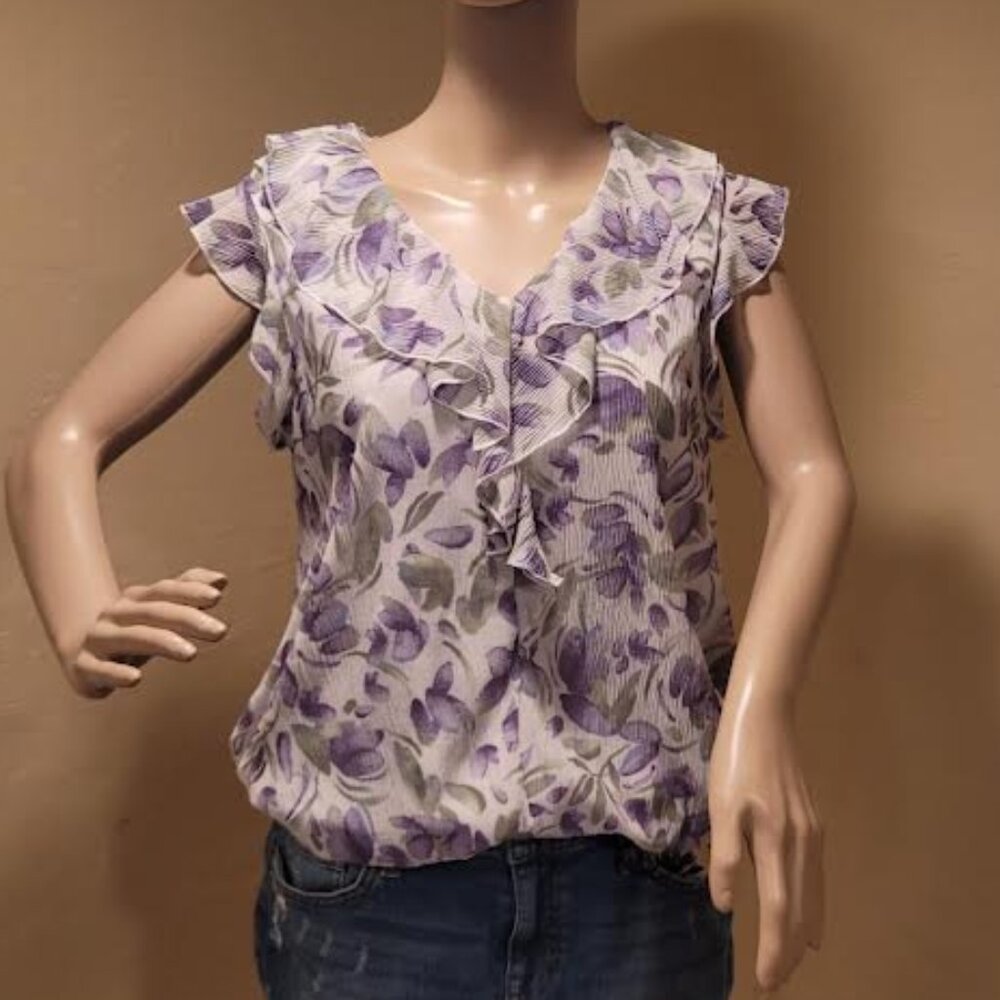 NWT Ember lilac and white v-neck with banded waist - Size Large - Picture 3 of 9